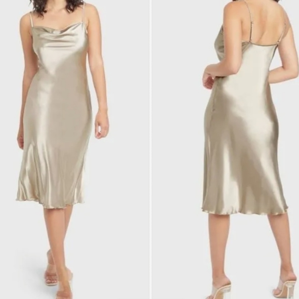 New bebe Crowl Neck Metallic Platinum Satin Slip Mindi Cocktail Dress. Large